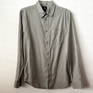 H&M Gray Casual Button Down Shirt with Relaxed Fit